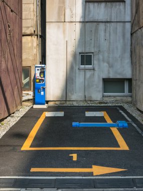 Bina Signage Coins otopark hizmeti yakınında Japonya Otopark alanı