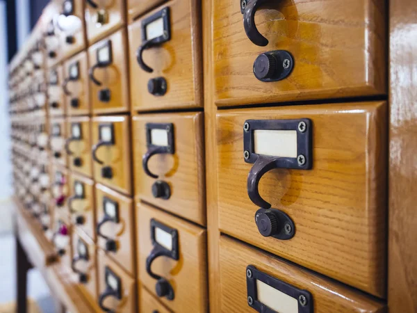 Libreria Card Cabinet File cassetto Indice Vintage cabinet in legno — Foto Stock