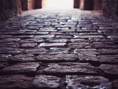 Avrupa 'nın kaldırım taşı yolu Eski kasaba caddesi geçidi 