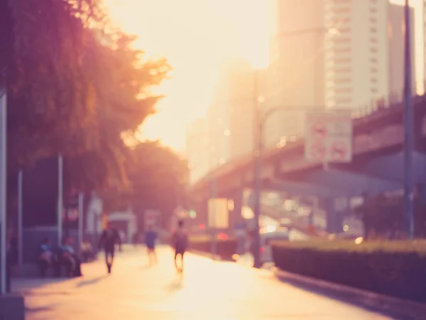 Stadsstraat Met Mensen Die Lopen Voetgangers Business Building Blur Achtergrond — Stockfoto