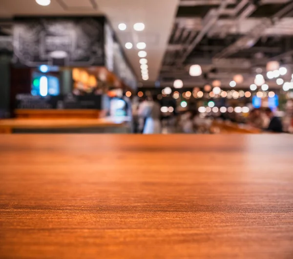 Table Top Wooden Counter Interior Supermarket People Shopping Blur Background — Stock Photo, Image
