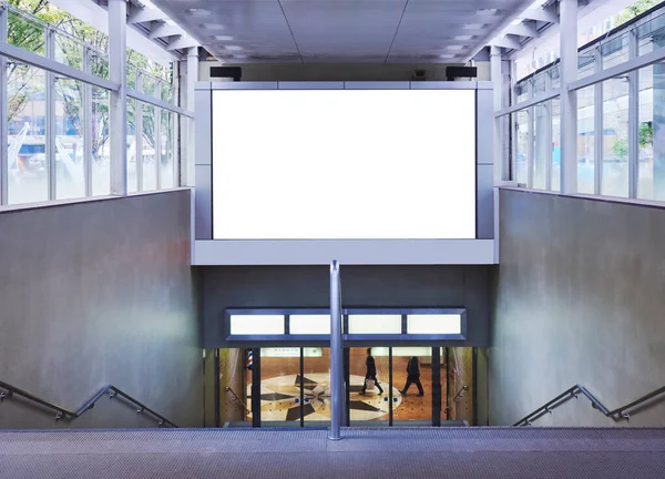 Mock Banner Blank Medios Anuncio Edificio Interior Escaleras Nivel Subterráneo —  Fotos de Stock