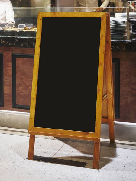 调校黑板招牌摊位咖啡店菜单店前面的餐厅 — 图库照片