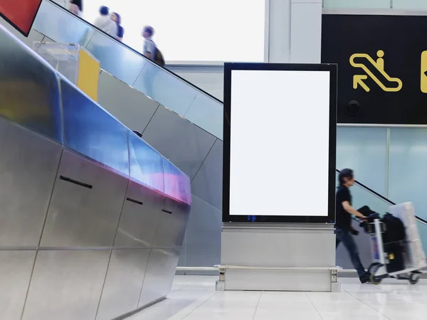 Разместите Баннер Стенде Blank Лайтбокс Медиа Реклама Внутри Здания Аэропорта — стоковое фото