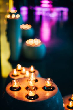 Spa bölgesinde mumlar