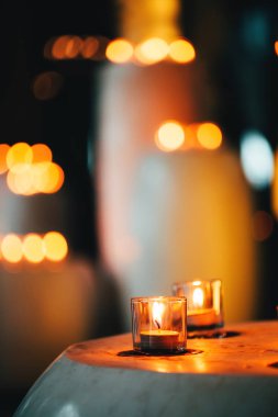 Spa bölgesinde mumlar