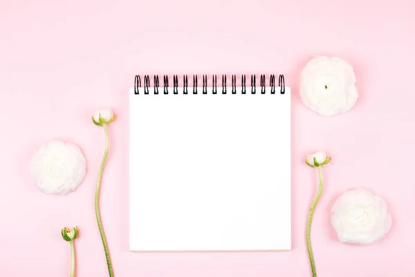 Notebook Clean Page Beautiful Spring Ranunculus Flowers Pink Pastel Background — Stock Photo, Image