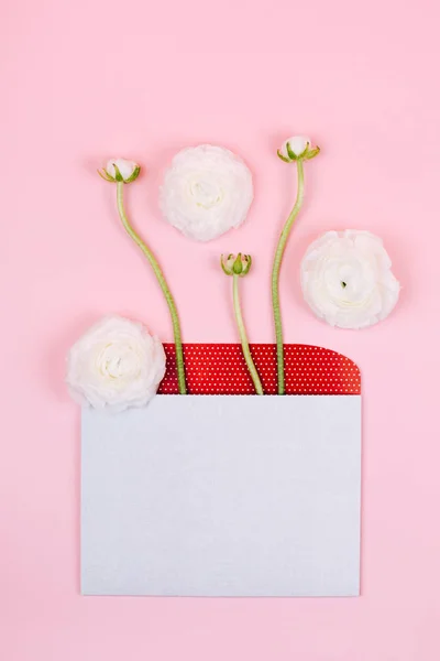 Envelope with flowers. — Stock Photo, Image