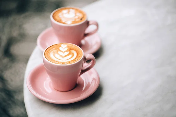 Twee kopjes cappuccino. — Stockfoto