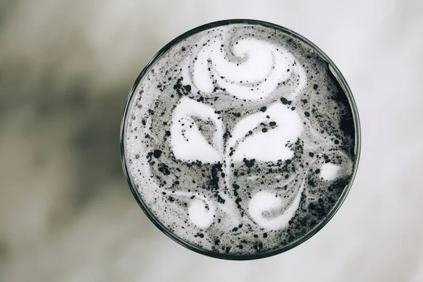 Beautiful activated charcoal latte — Stock Photo, Image