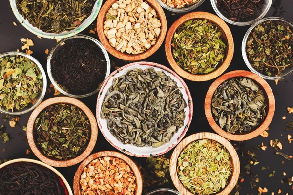 Küçük kase kuru çay ürün çeşitliliği — Stok fotoğraf