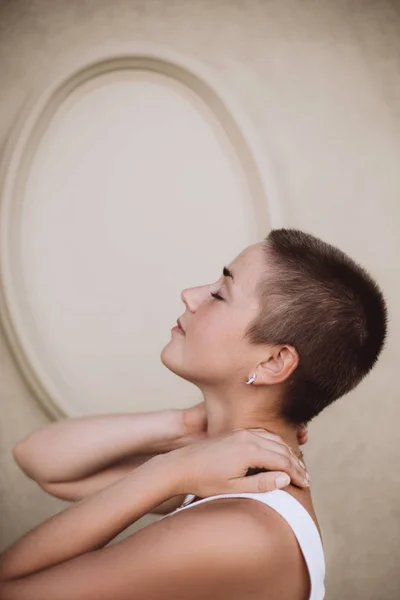 Profile Young Beautiful Short Haired Young Woman — Stock Photo, Image
