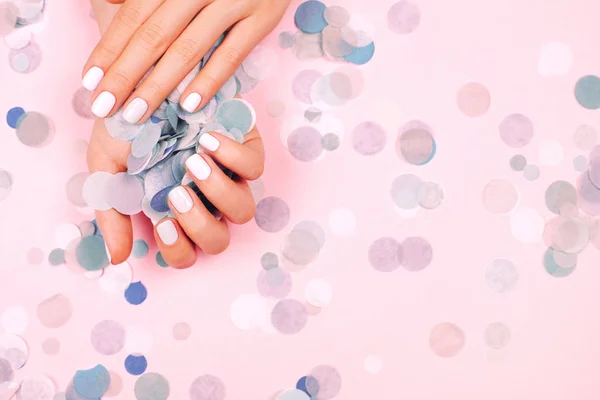 Elegante Manicure Femminile Alla Moda Belle Mani Giovane Donna Sfondo — Foto Stock