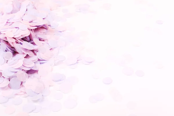 Pinkes Pastell-Konfetti auf Weiß — Stockfoto