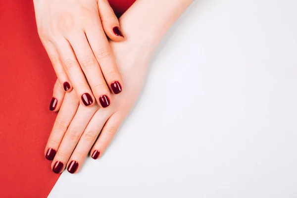 Czerwony piękny manicure — Zdjęcie stockowe
