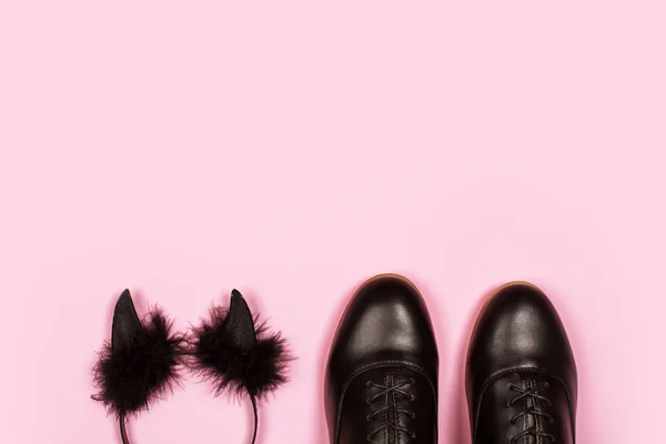 Чорні Милі Маленькі Роги Темним Хутром Закриті Чорного Нового Взуття — стокове фото