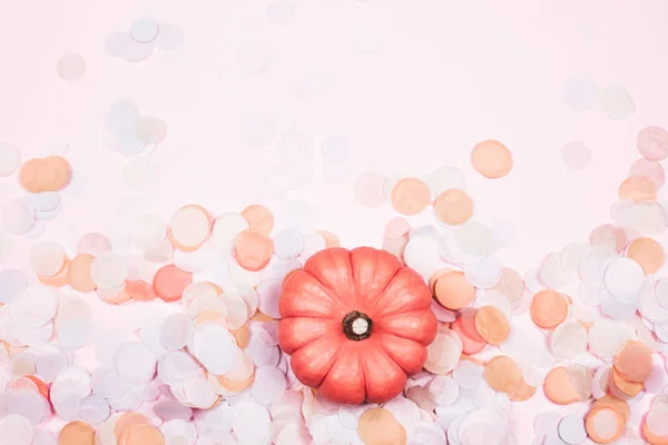 Kleine Dekorative Kürbisse Mit Konfetti Herbst Und Halloween Konzept — Stockfoto