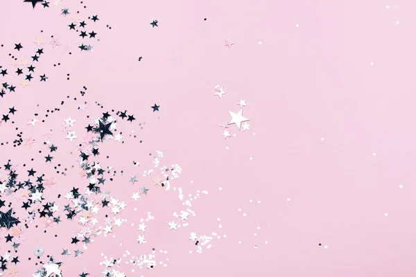 Срібні Блискітки Зірки Блискітки Рожевому Фоні Святкова Концепція — стокове фото