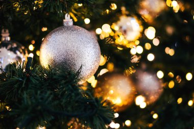 topları ile Noel ağacı