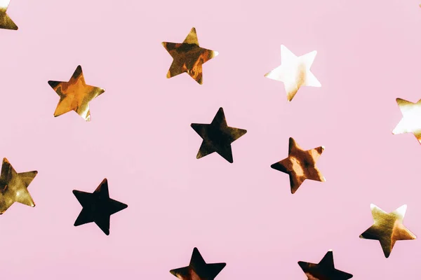 Złote gwiazdy na różowym tle — Zdjęcie stockowe