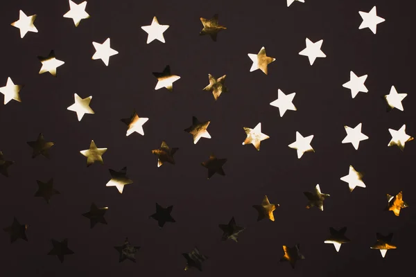 Estrellas doradas sobre fondo rosa —  Fotos de Stock