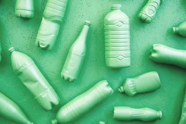Plastic flessen in Mint kleur. — Stockfoto