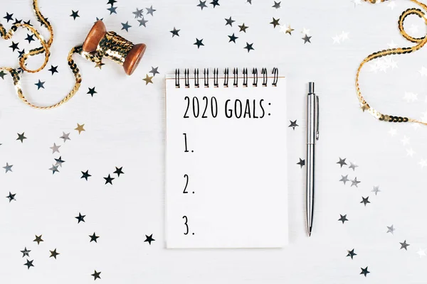 Notitieboekje met 2020 lijst met doelen — Stockfoto