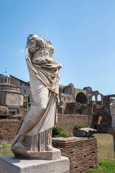 Estatua Virgen Vestal de la Antigua Roma —  Fotos de Stock