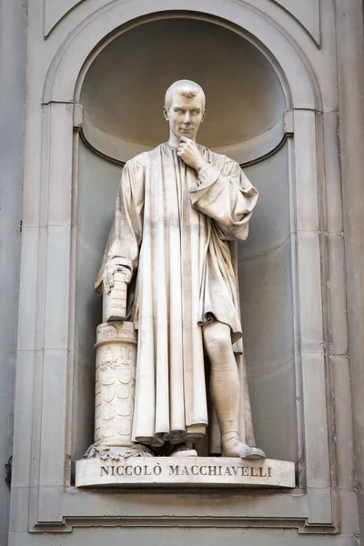 Floransa'daki Niccolo Machiavelli Heykeli, İtalya