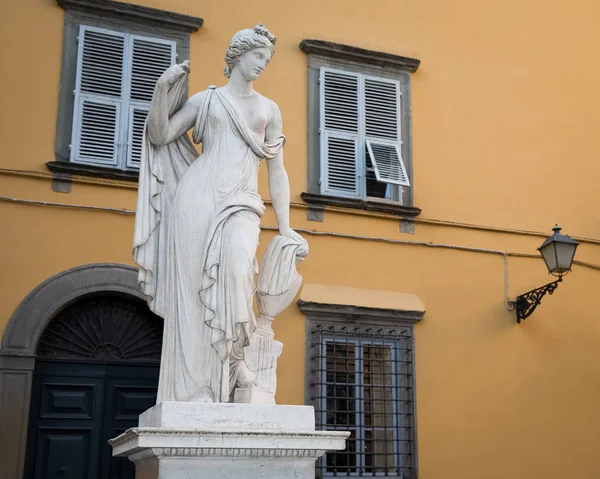 Вода фонтан статуя в Лукки, Тоскана, Італія — стокове фото