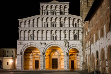 Gece Ortaçağ Katedrali