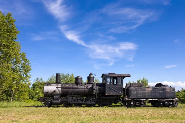 Velho motor de trem a vapor com espaço de cópia — Fotografia de Stock