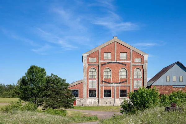 Abandoned Factory with Interesting Architecture — Stock Photo, Image