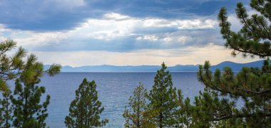 Lake tahoe - fırtına göl üzerinde Temizleme