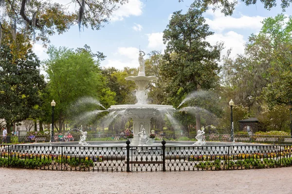 Forsyth Park en fontein in het historische Savannah — Stockfoto