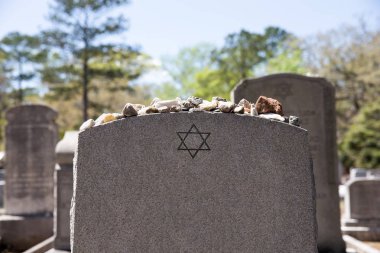 David ve Memory Stone Yıldızı ile Yahudi Mezarlığı'nda Mezar Taşı