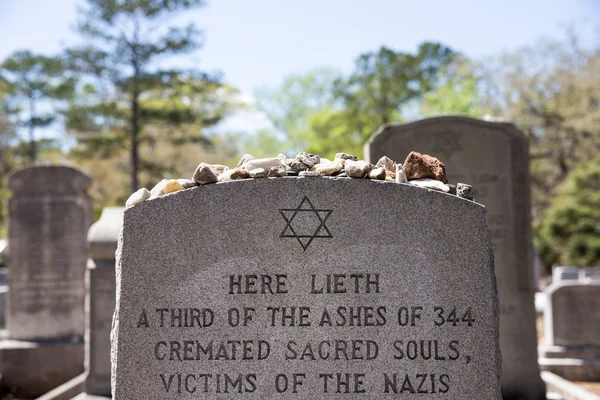 Headstone with Holocaust Reference in Bonaventure Cemetery — Stock Photo, Image