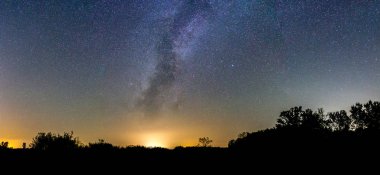 Samanyolu Yükselen Gece Gökyüzü Panorama