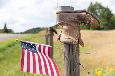 Amerikan Bayrağı ile Çit Sonrası Boot