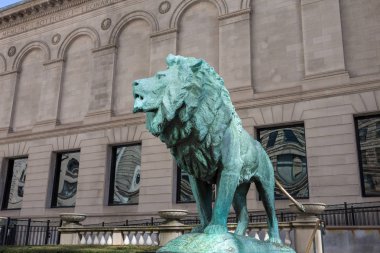 Chicago Sanat Enstitüsü'nde Bronz Aslan Heykeli