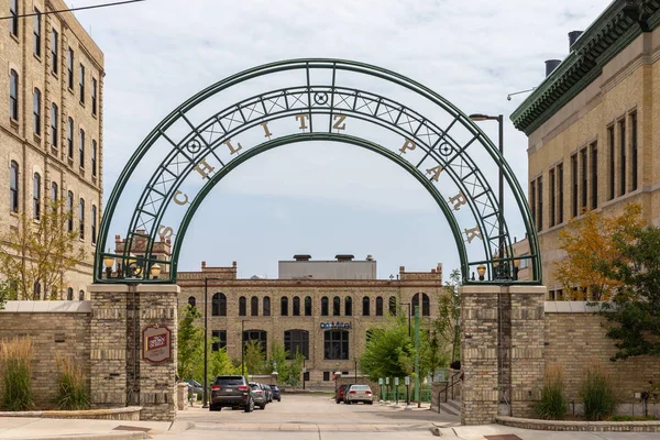 Toegang tot Schlitz Park in het centrum van Milwaukee — Stockfoto