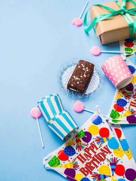 Feliz cumpleaños artículos de fiesta plana laico — Foto de Stock