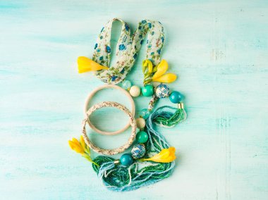 Kızlar aksesuarları pastel arka plan üzerinde