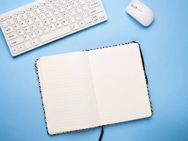 Toetsenbord Notebook Pen Schrijven Studeren Blogging Concept — Stockfoto