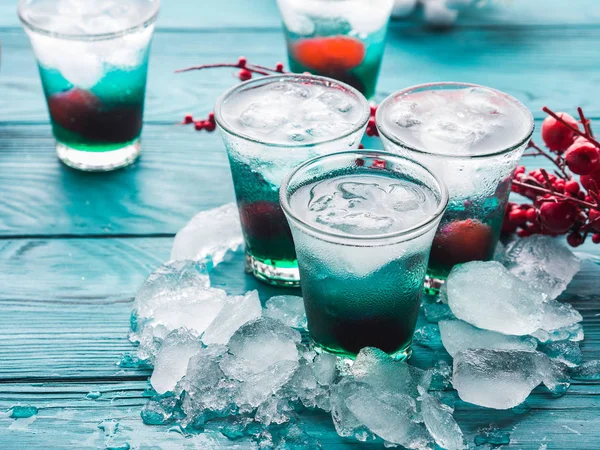 Christmas holiday party green and red drinks — Stock Photo, Image