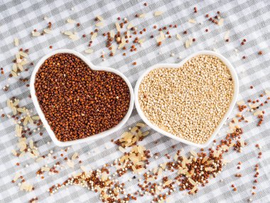 Gluten free hububat quinoa kase mutfak masasında