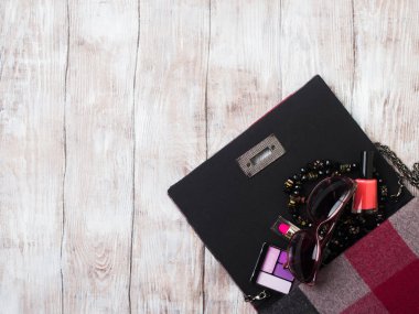 Hanımefendi göndermek debriyaj çanta ile yapmak kadar aksesuarları