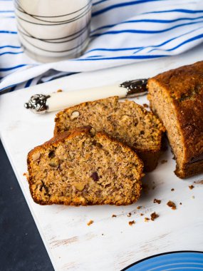 Bütün tahıl muz ekmek kahvaltı için