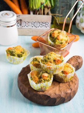 Havuç ve brokoli ile sağlıklı sebze kek