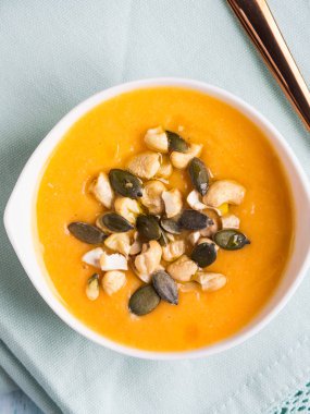 Beyaz fasulye ile kabak kremalı çorba